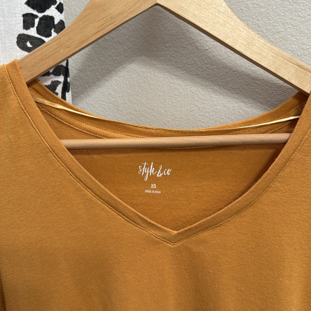 Women’s Style & Co. Mustard Yellow Fitted V-Neck Short Sleeve T-Shirt. Size XS - Picture 5 of 11